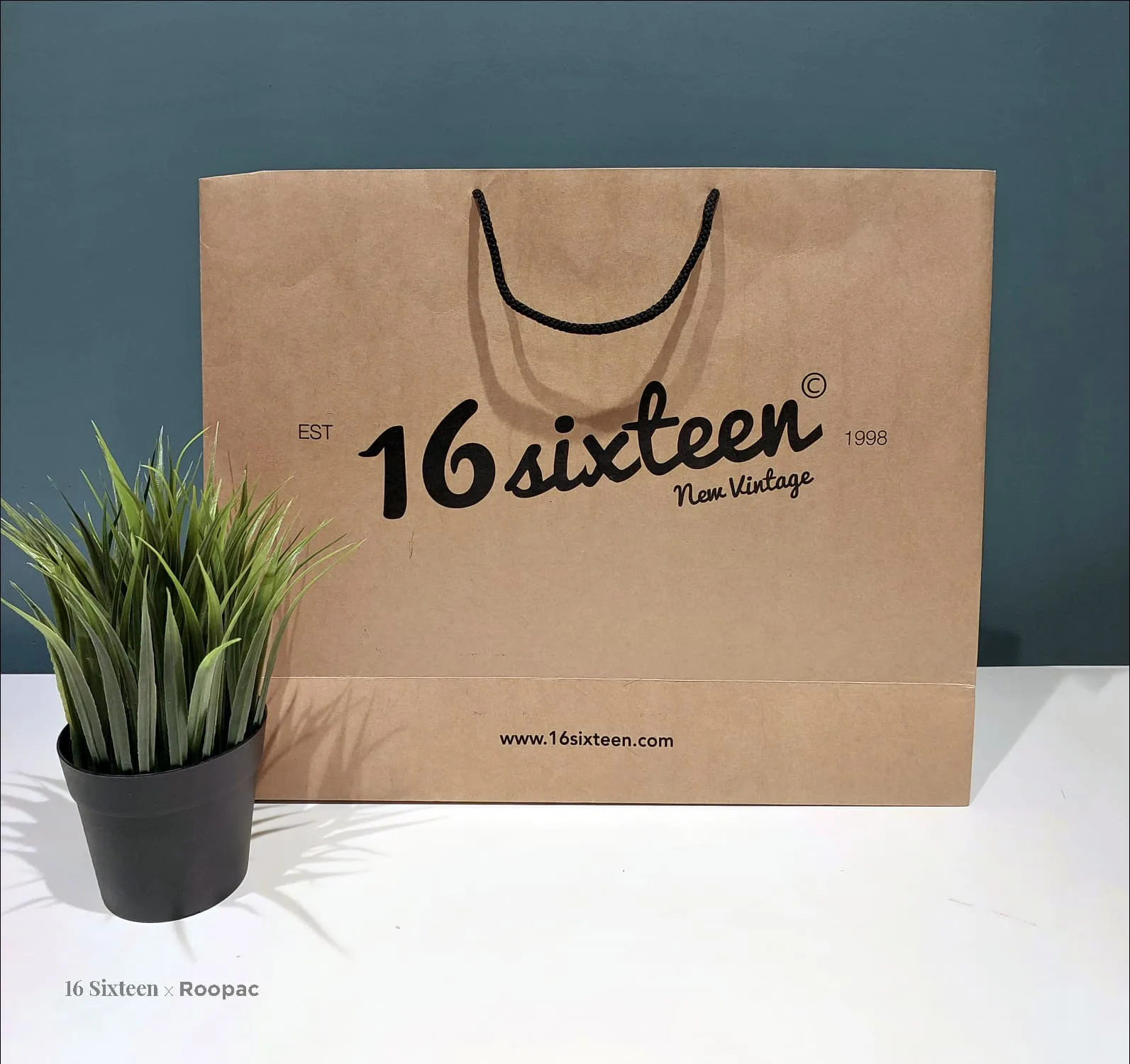 16Sixteen packaging photo 2